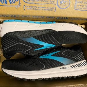 Brooks Ariel, Womens 8. Great Condition.
